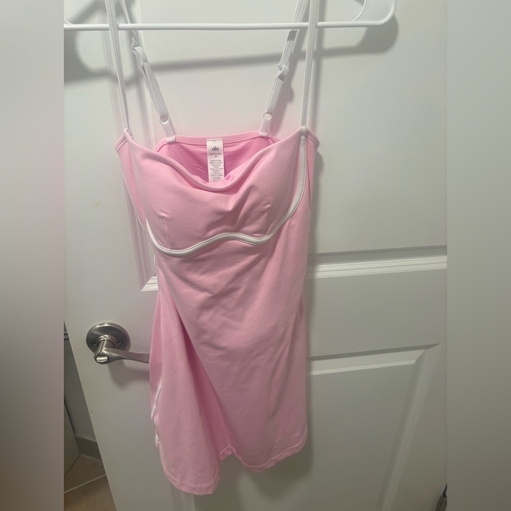 ALO Yoga Light Pink Slip with White Piping